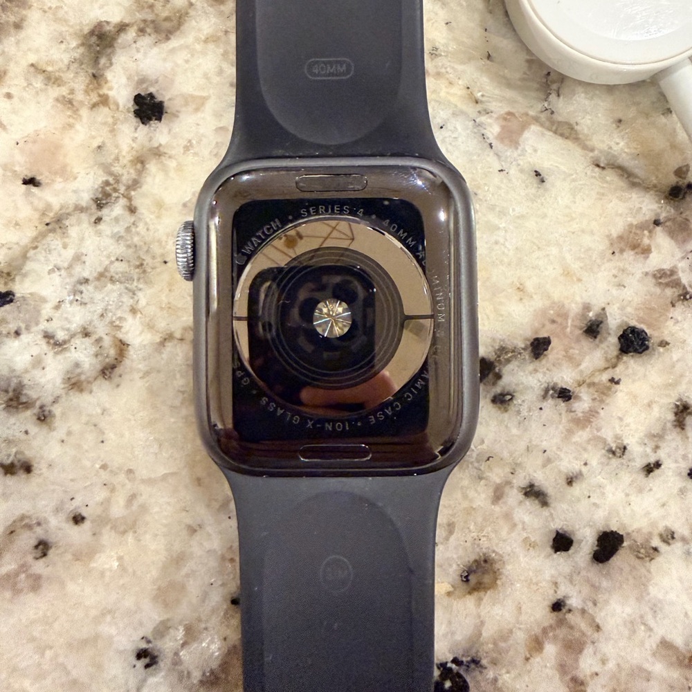 Apple Watch - Picture 2 of 2
